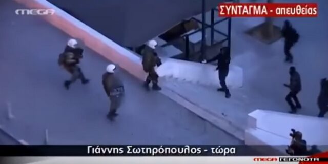 Το ‘περίεργο’ βίντεο με τους κουκουλοφόρους και τα ΜΑΤ