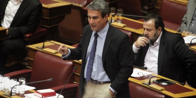 Αντισυνταγματικότητα του ‘κόφτη’ και του ‘υπερταμείου’ κατήγγειλε η αντιπολίτευση