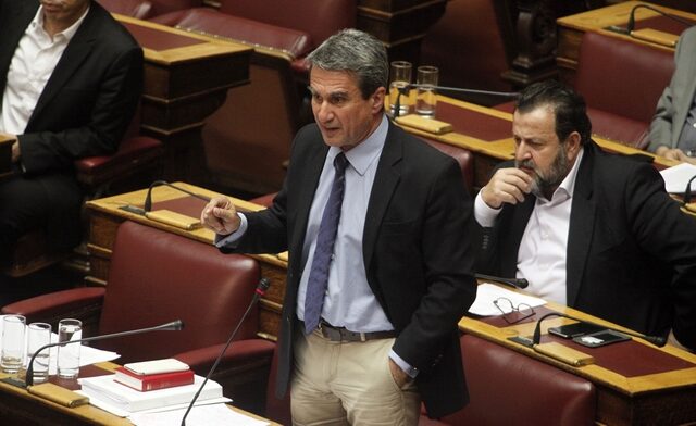 Αντισυνταγματικότητα του ‘κόφτη’ και του ‘υπερταμείου’ κατήγγειλε η αντιπολίτευση