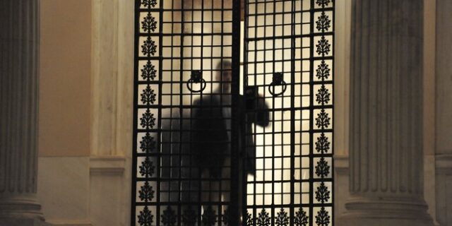 Ποδαρικό με τρίτη αξιολόγηση και Σκοπιανό για το 2018