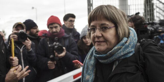 Βασιλική Κατριβάνου, η βουλευτής του ΣΥΡΙΖΑ που καταψήφισε Ταμείο και κόφτη