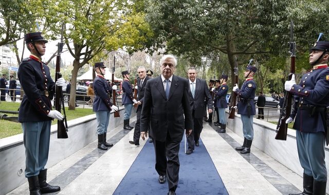 Παυλόπουλος: ‘Αδιαπραγμάτευτο’ το ελληνικό βέτο για την ΠΓΔΜ