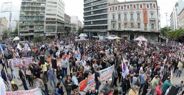 Μαζική συγκέντρωση του ΠΑΜΕ. Χιλιάδες κατά του ασφαλιστικού-φορολογικού