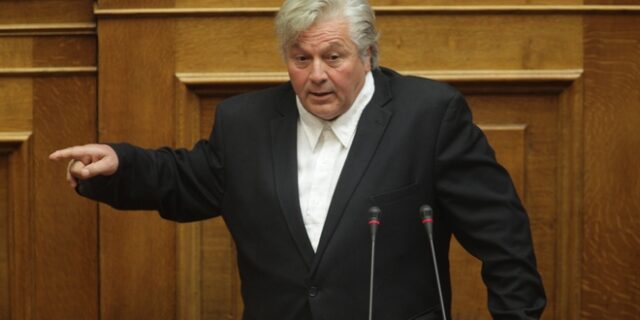 Παπαχριστόπουλος: Θέλετε να βγάλω να δώσω χρήματα στην Τσικρίκα;