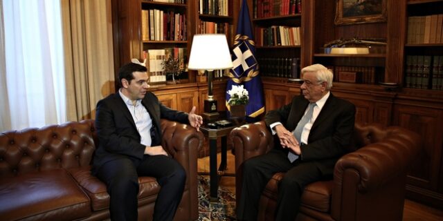 Τσίπρας σε Παυλόπουλο: Οδικός χάρτης για την ελάφρυνση του χρέους