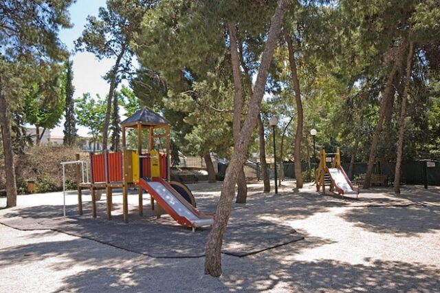 Πλήθος ακατάλληλων παιδικών χαρών στην Αθήνα
