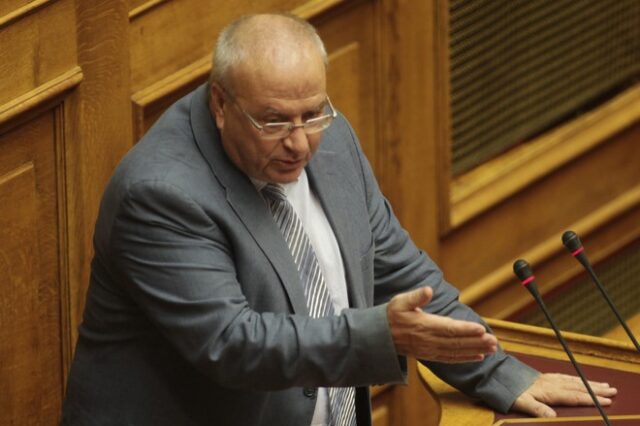 Βίντεο: Το ποίημα που αφιέρωσαν στον Κατρούγκαλο