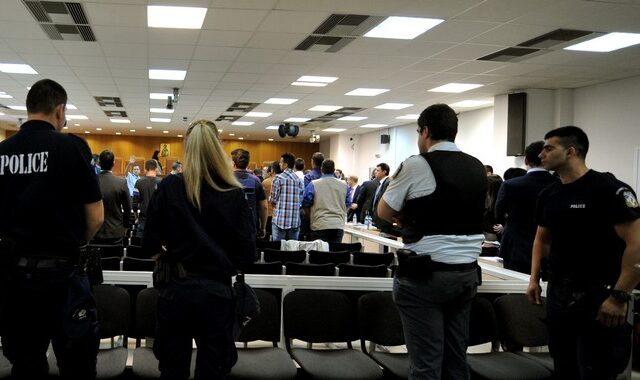 Πυρήνες σε πρόεδρο: ‘Άντε γ…… θα σε χώσω κάτω από τη γη’