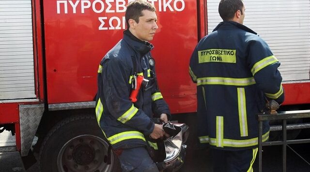 Δεκαοκτώ πυρκαγιές σε όλη τη Χίο από τις ρίψεις βεγγαλικών