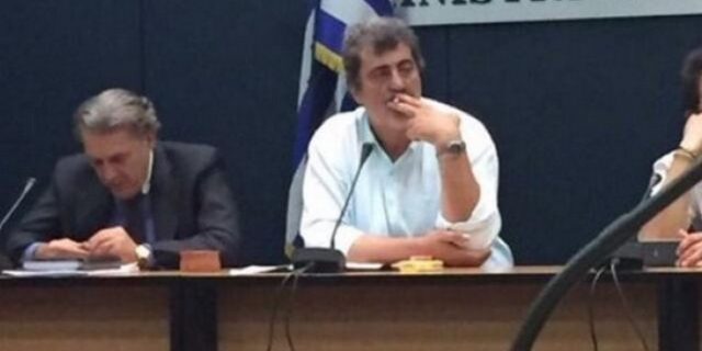 Το τσιγάρο του Πολάκη…