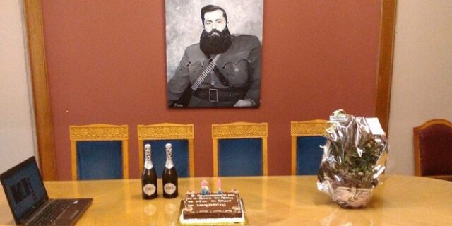 Πολάκης: Γενέθλια με φόντο τον Άρη Βελουχιώτη