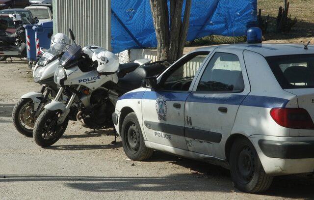 ΣΟΚ στα Τρίκαλα: Γυναίκα και παιδιά έμεναν στο σπίτι με τον πατέρα τους νεκρό επί 3 μήνες