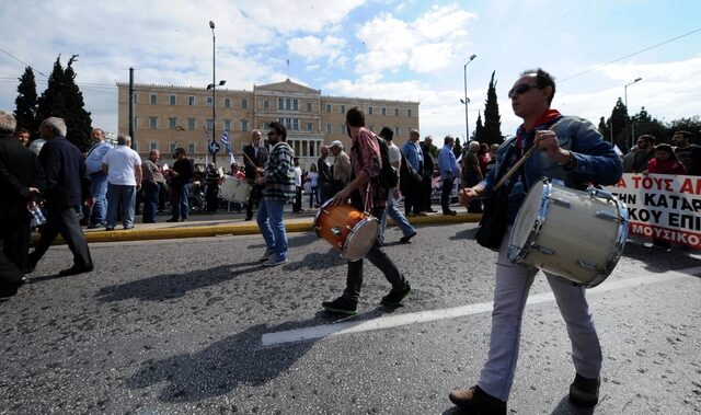 Μάχη μέσα και έξω από τη Βουλή για το Ασφαλιστικό