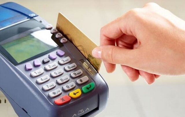 Μέχρι 100 ευρώ οι συναλλαγές σε μετρητά σε εφορίες