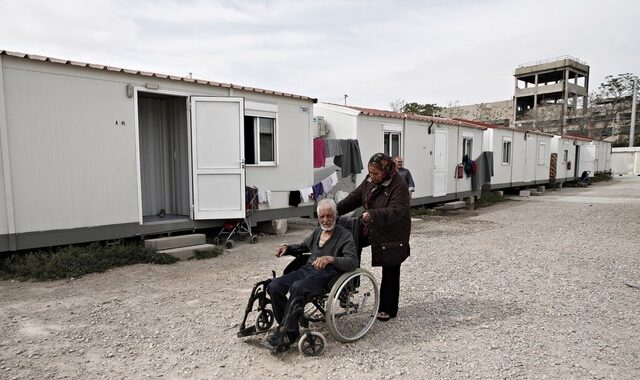 Το 55,7% των πολιτών τάσσεται υπέρ των κέντρων υποδοχής προσφύγων