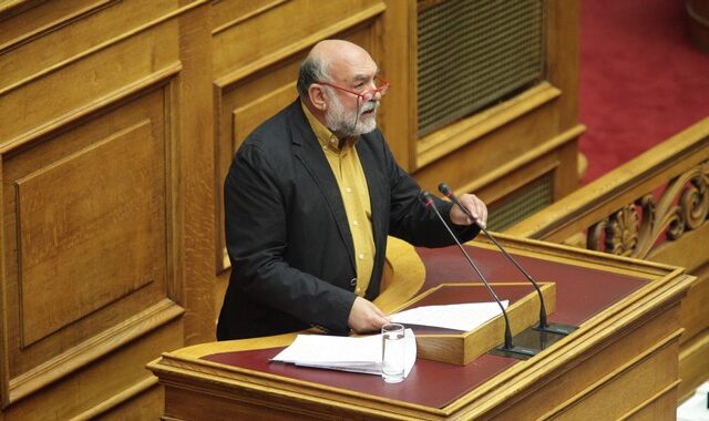 Βουλευτής του ΣΥΡΙΖΑ θα ψηφίσει τον ΦΠΑ επειδή… ουρλιάζει η ΝΔ