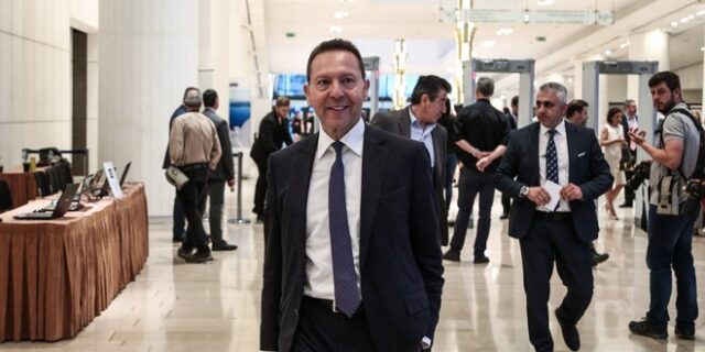 Μικρότερα πρωτογενή πλεονάσματα ζητά ο Στουρνάρας