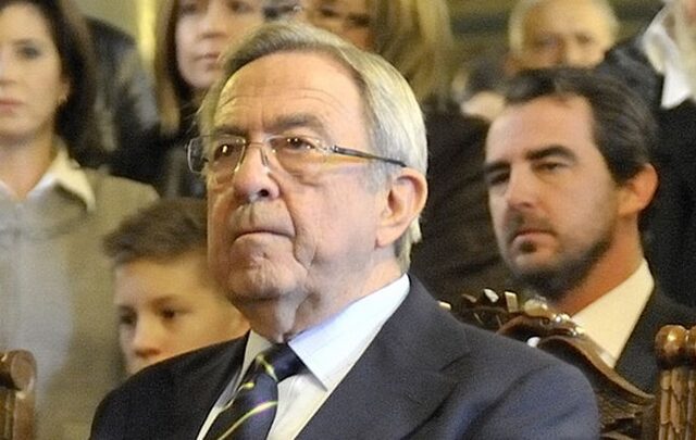 Γλύξμπουργκ: “Τελεία και παύλα. Είμαι ο Βασιλεύς Κωνσταντίνος”