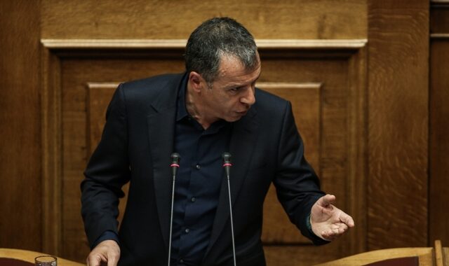 Τη θεωρία της ψόφιας κατσίκας επικαλέστηκε στη Βουλή ο Θεοδωράκης