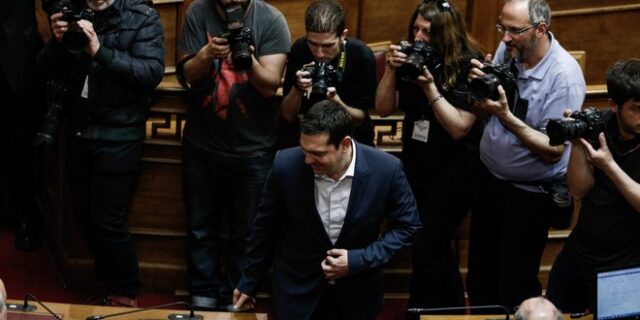 Ένταση μετά το τέλος της ομιλίας Τσίπρα στην ΚΟ