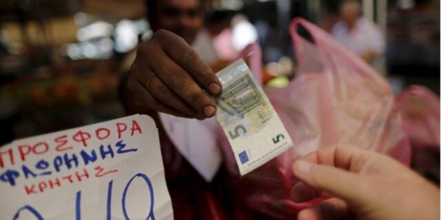 Οι Έλληνες επιμένουν τοις μετρητοίς