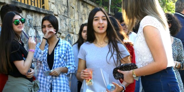 Πανελλήνιες 2016: ‘Απουσίαζε βασική θεωρία της Γ’ Λυκείου στην Έκθεση’, σχολιάζουν φιλόλογοι