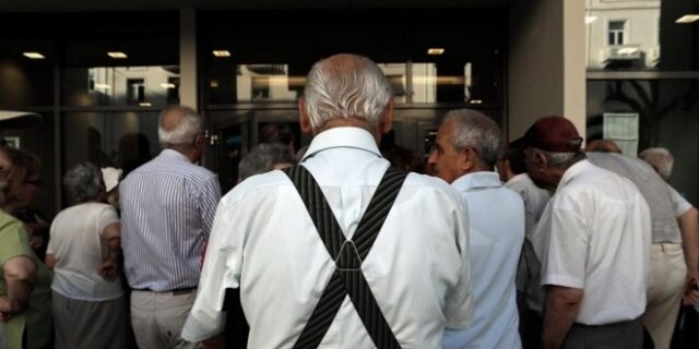 ΙΚΑ: Τη Δευτέρα η καταβολή των επικουρικών συντάξεων