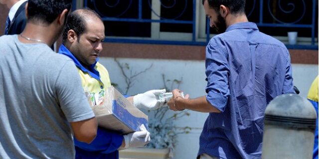 Καμμένος για έρευνες Egyptair: Aνθρώπινο μέλος, δύο καθίσματα και βαλίτσες στα συντρίμμια