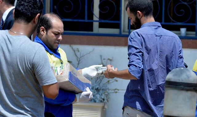 Καμμένος για έρευνες Egyptair: Aνθρώπινο μέλος, δύο καθίσματα και βαλίτσες στα συντρίμμια