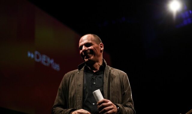 Βαρουφάκης: Δεν ‘πέθανα’ τον Χέλμουτ Κολ