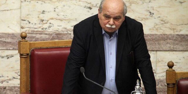 Ο Βούτσης καταγγέλλει μπούλινγκ και ‘στημένο’ επεισόδιο στο εντευκτήριο