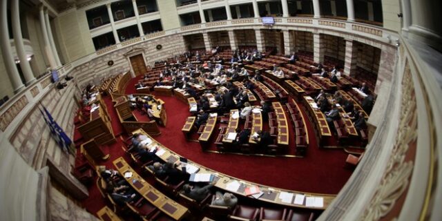 Πυρ ομαδόν κατά της κυβέρνησης για το πολυνομοσχέδιο