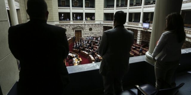 Νέα δημοσκόπηση φέρνει τη ΝΔ, 8 μονάδες μπροστά
