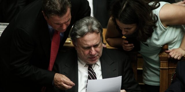 Ο Κατρούγκαλος μεταξύ Μαρίας Αντουανέτας και Θεοπεφτάτου