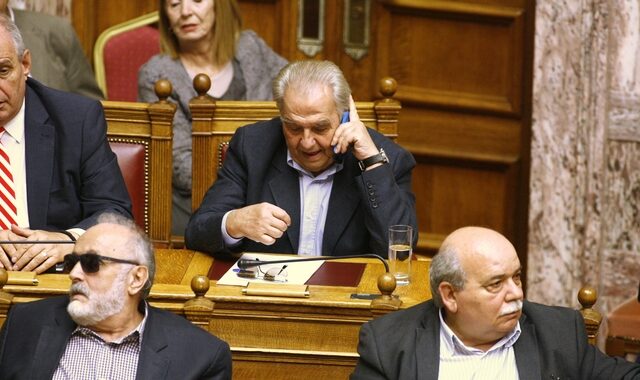 Ο Βούτσης αδειάζει Κουρουμπλή για την απλή αναλογική