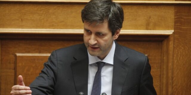 ‘Ιδιαίτερα ήπια’ για τον Χουλιαράκη η δημοσιονομική πολιτική