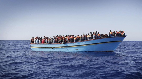Σε εξέλιξη επιχείρηση διάσωσης μεταναστών, νότια της Κρήτης. Τρεις νεκροί ο μέχρι τώρα απολογισμός