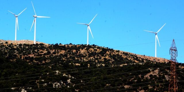 Ούριο άνεμο από το νέο νόμο περιμένουν οι ανεμογεννήτριες