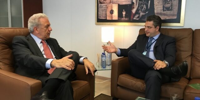 Τζιτζικώστας: Οι Περιφέρειες οφείλουν να αναλάβουν τον αναλογικό επιμερισμό των προσφύγων