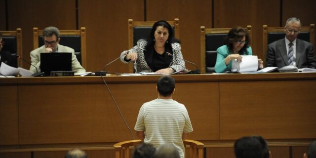 Μάρτυρας στη δίκη της Χρυσής Αυγής: ‘Χτύπημα από κάποιον εκπαιδευμένο’