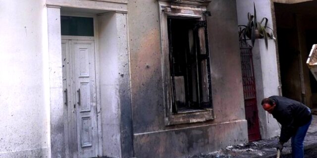 Επίθεση με βόμβες μολότοφ στη διμοιρία που προστατεύει στο σπίτι του Φλαμπουράρη