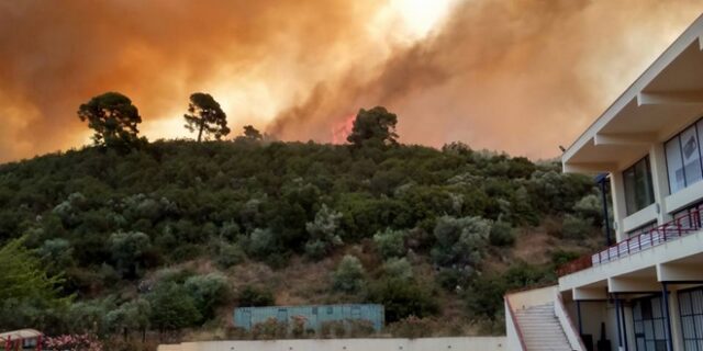 Σε ύφεση πλέον η φωτιά στον Ν. Μαρμαρά Χαλκιδικής