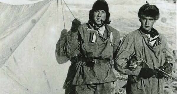 Μηχανή του χρόνου: Το μυστήριο με τους Βρετανούς ορειβάτες που προσπάθησαν να ανέβουν πρώτοι στο Έβερεστ