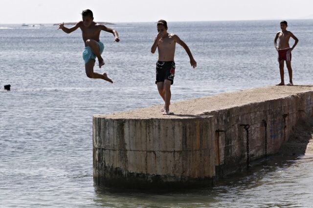 Καύσωνας σ’ όλη τη χώρα και τη Δευτέρα
