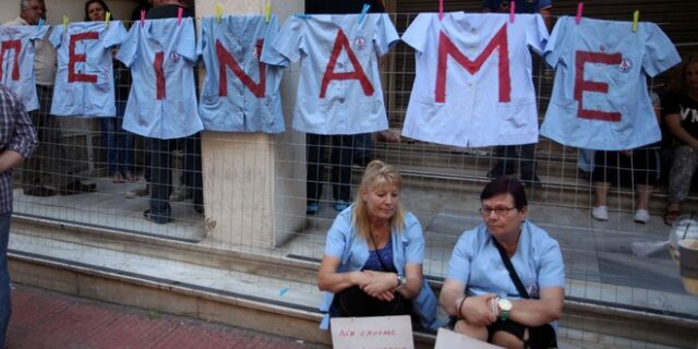 Σκούπισαν τα ψεύτικα τα λόγια τα μεγάλα