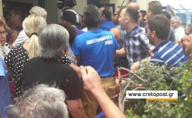 Κλότσησαν τον Πολάκη στην Ιεράπετρα