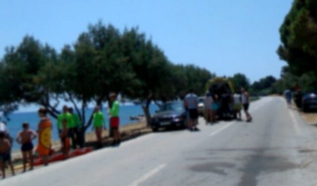 Μυτιληνιός ξυλοφόρτωσε τη γυναίκα του και τον εραστή της στην παραλία