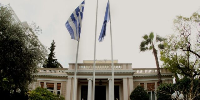 Αναμονή, αισιοδοξία και αλλαγή ατζέντας από το Μαξίμου