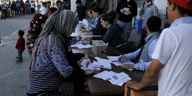 Ξεπέρασαν τους 12.000 οι ‘εγκλωβισμένοι’ στο βόρειο Αιγαίο μετανάστες