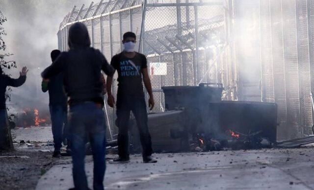 Λέσβος: Κάηκε και εκκενώθηκε το hot spot μεταναστών στη Μόρια